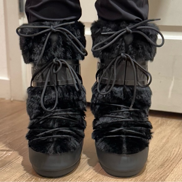 Icon Water Resistant Faux Fur Moon Boot - Picture 9 of 10